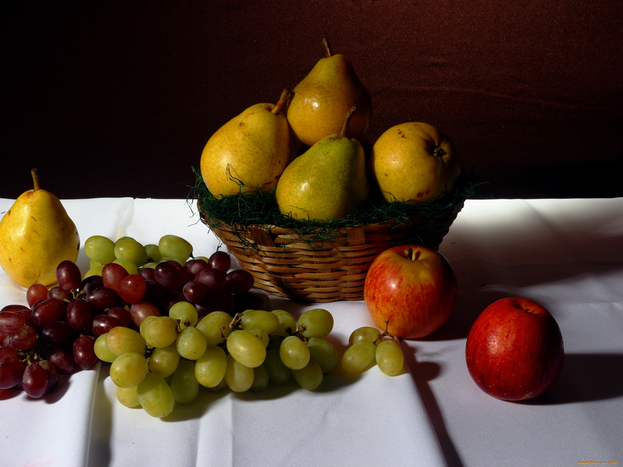 Grape pear. Натюрморт с яблоками. Яблоки груши виноград. Натюрморт яблоки с виноградом для ЧПУ. Натюрморт с яблоками, грушами, лимонами и виноградом Ван Гог.